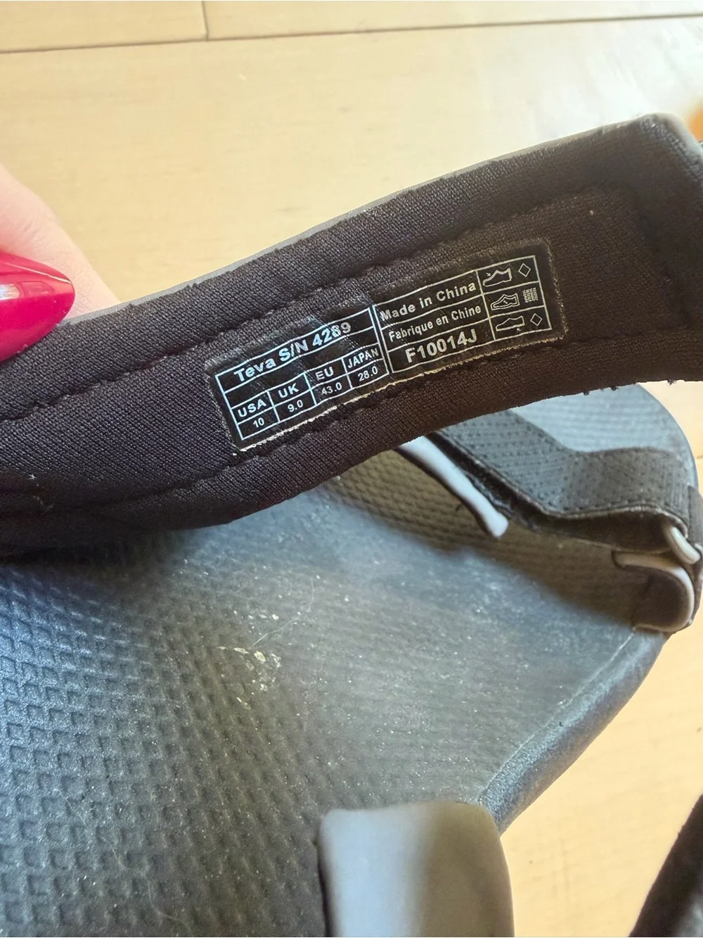 Teva Minam Men’s Hiking Sandals Size 10 Black Adjustable Strap Velcro Rubber